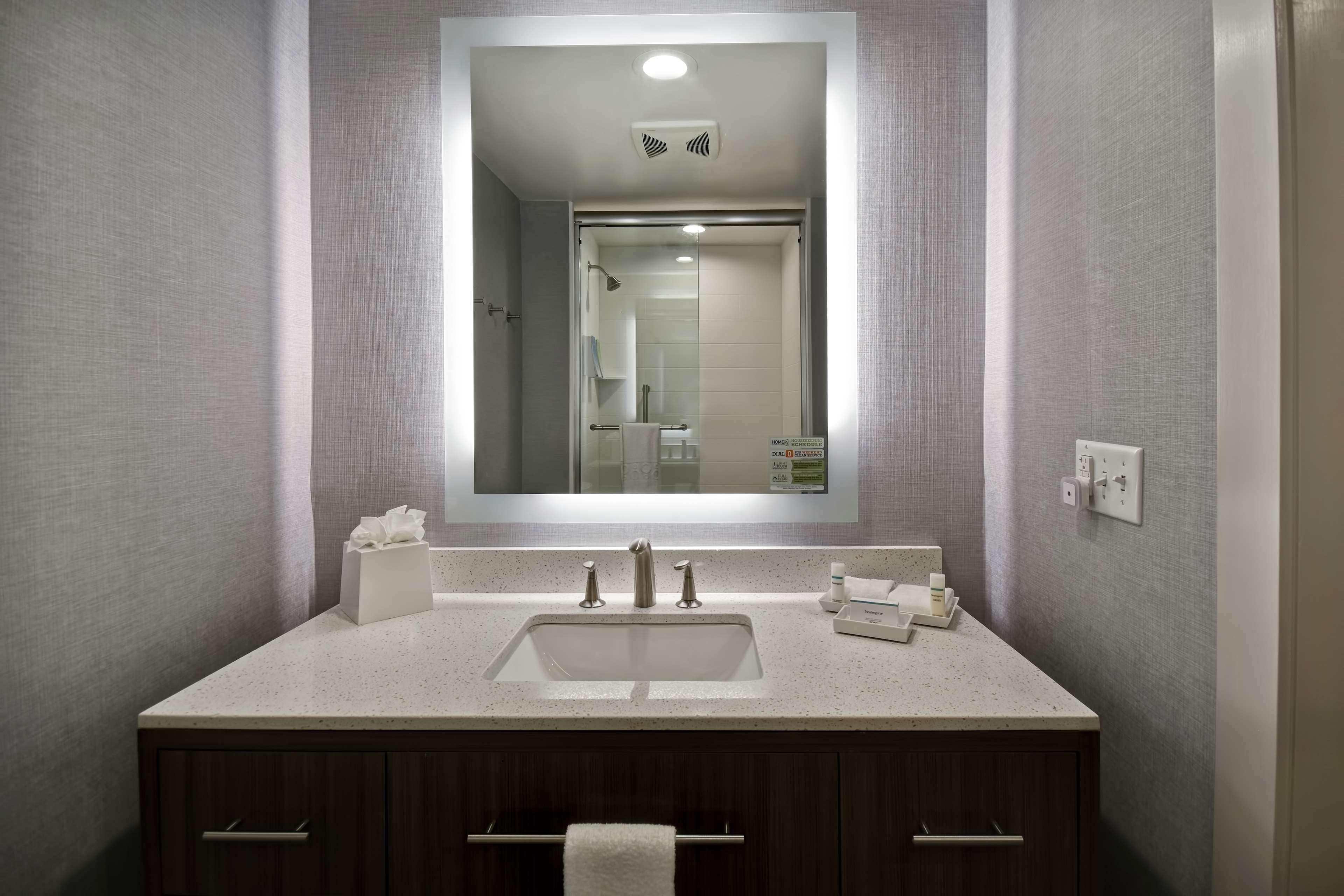 Hotel 2 By Hilton 3*